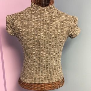Gray Mock Ribbed Short Sleeve Top 🫶🏻